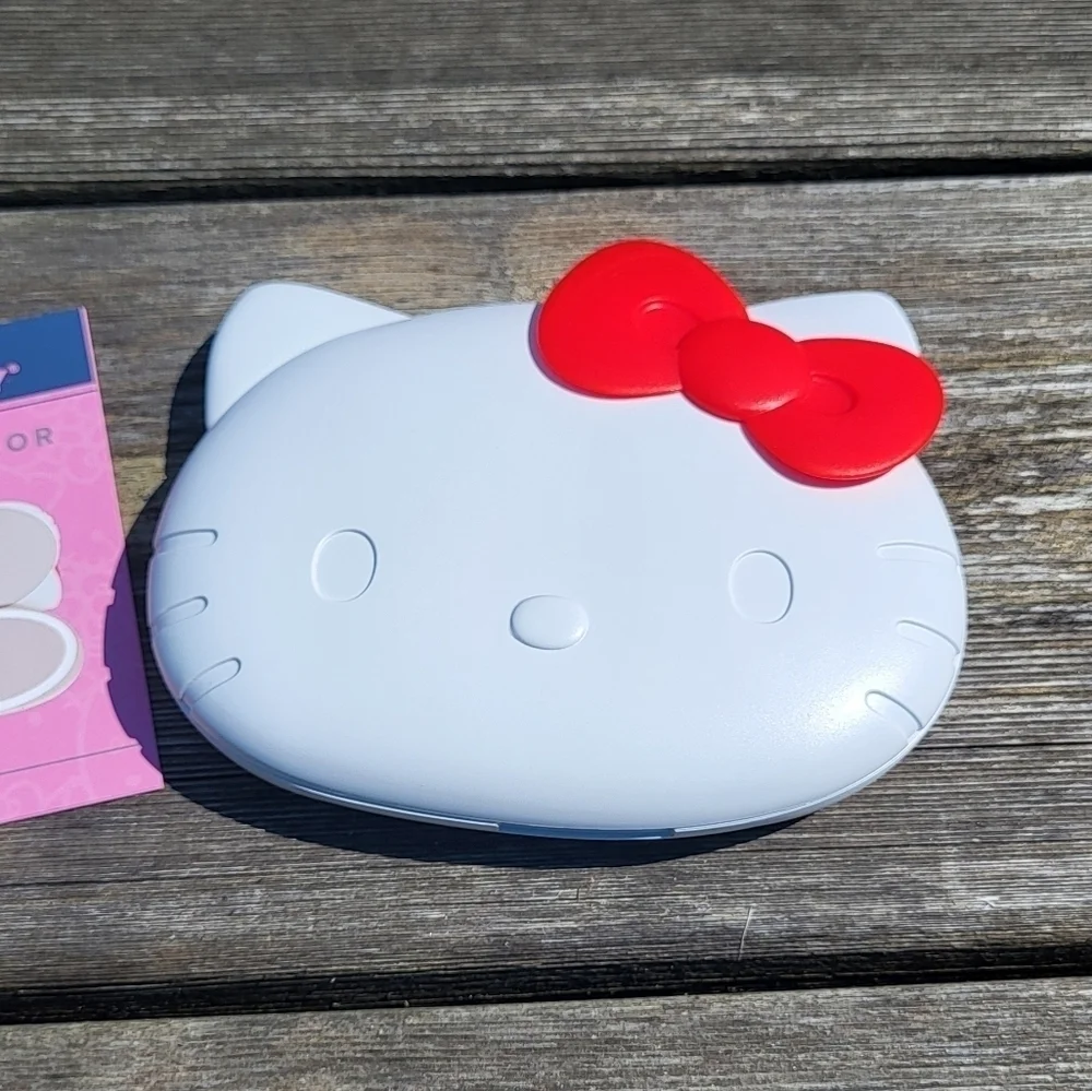 Hello Kitty Ultra Bright LED Magnifying Compact Mirror